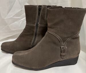 La CANADIENNE Buckle Ankle Boots Suede Waterproof Flat, Gray, Size 9.5